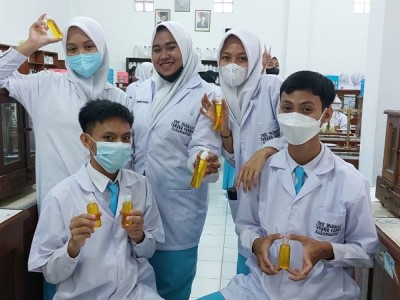 Praktikum membuat hand Shop 